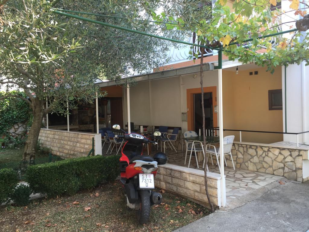 Apartments Bilic Nemira Omiš Exterior foto